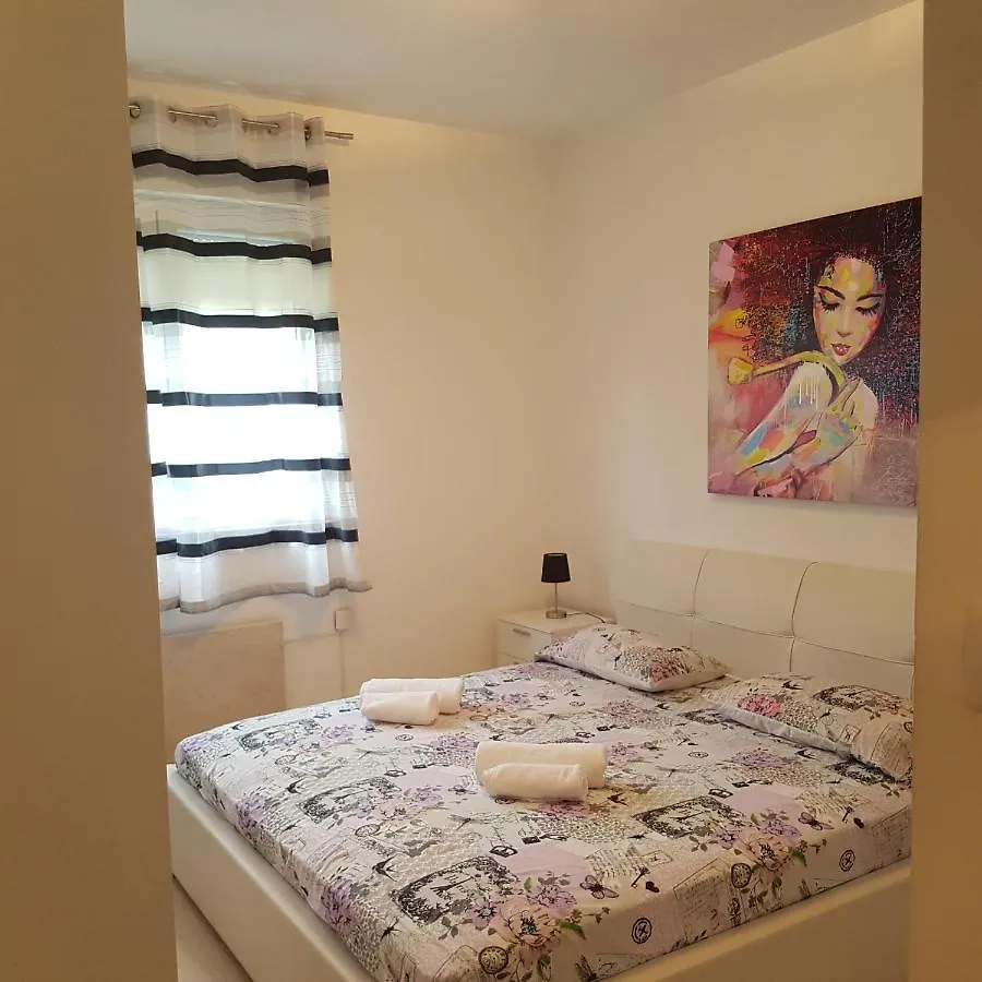 Adela Apartments 3 Morska Vila Сплит