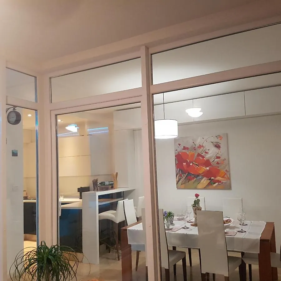 Adela Apartments 3 Morska Vila Сплит