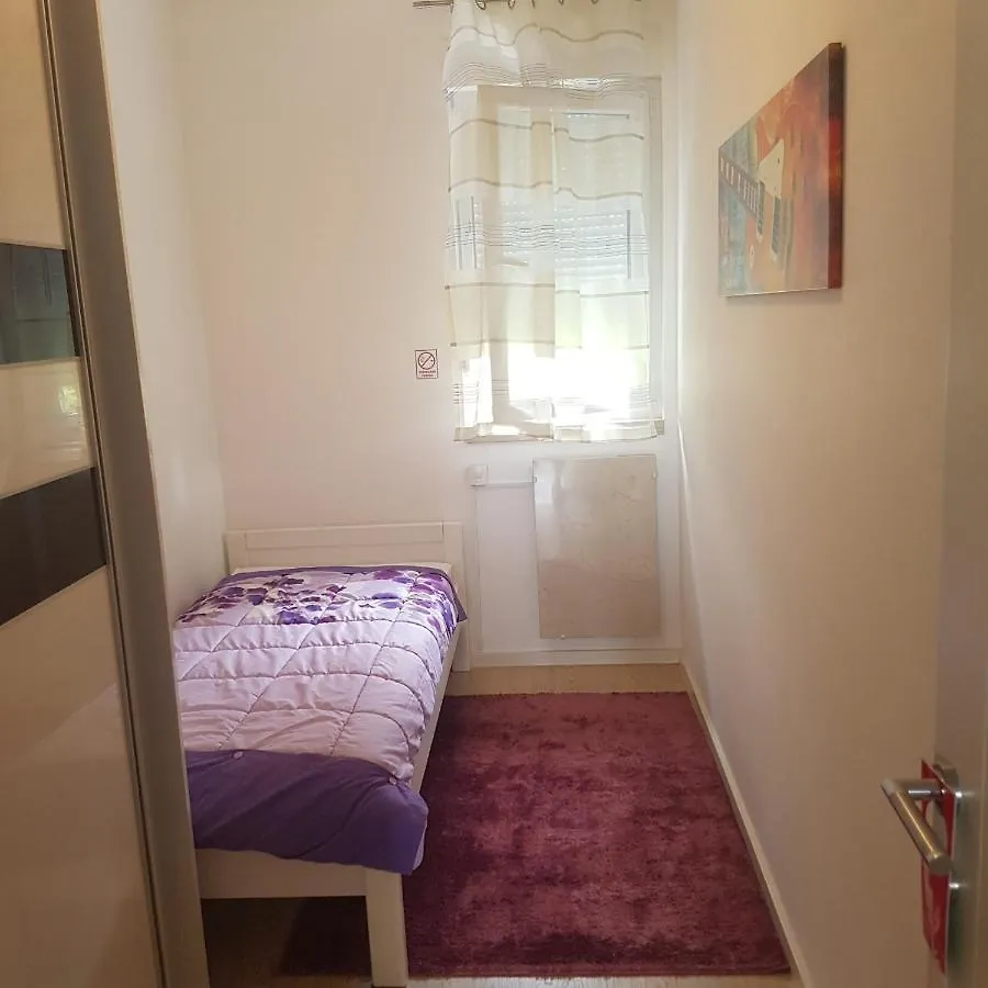 Adela Apartments 3 Morska Vila Сплит